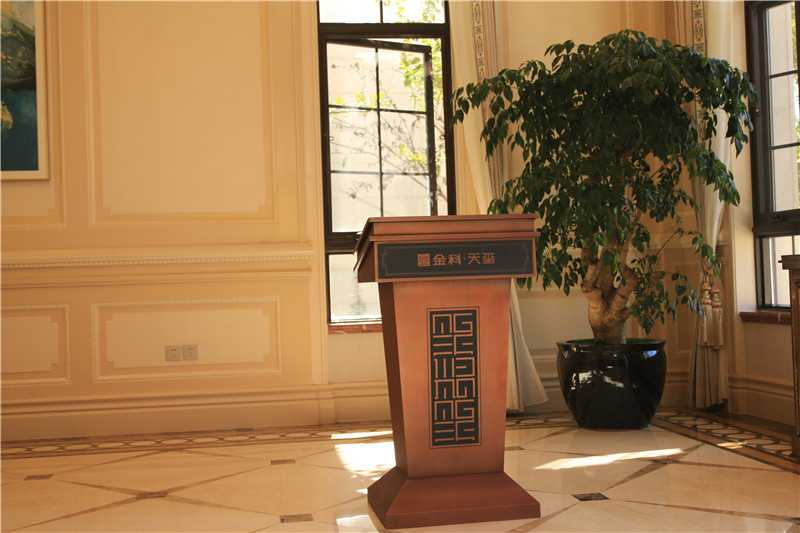 在標(biāo)識設(shè)計中，色彩帶給人的感受